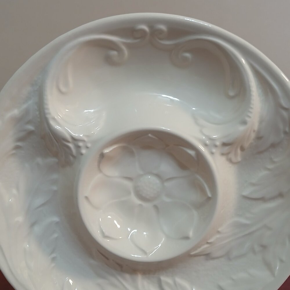 Set of 2 Vintage Embossed Botanical Design Artichoke Plates/Serving Plates - Picture 2 of 9